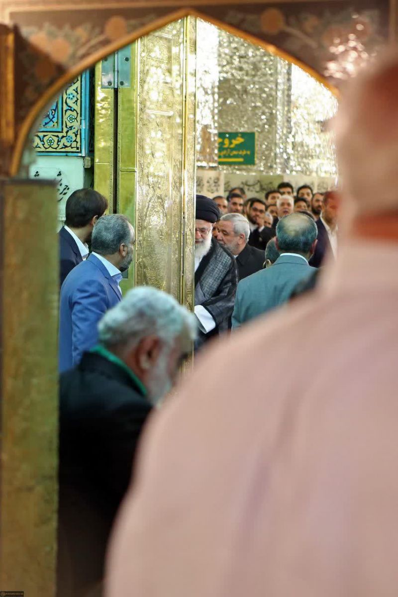 رهبرانقلاب: ما انسان ها مثل یک ظرف خالی هستیم رهبرانقلاب: ما انسان ها مثل یک ظرف خالی هستیم