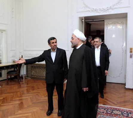 احمدی نژاد: روحانی از ریاست جمهوری کناره گیری کند احمدی نژاد: روحانی از ریاست جمهوری کناره گیری کند