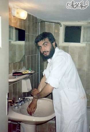 سید حسن نصرالله در حال وضو گرفتن... + عکس