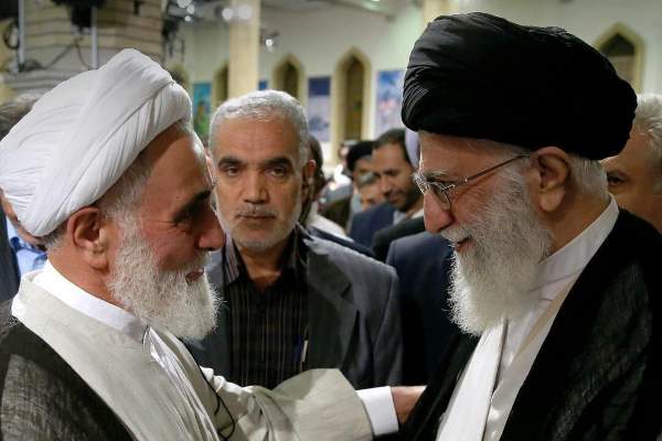 چرا رهبر انقلاب رساله ندارند؟/پاسخ دادن در محضر خدا و روز قیامت به خاطر سنگینی بار...