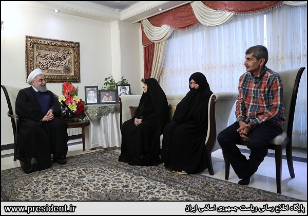 رئیس جمهور در دیدارخانواده شهیدان گرگ پور:ملت ایران به خانواده شهدا افتخار میکند رئیس جمهور در دیدارخانواده شهیدان گرگ پور:ملت ایران به خانواده شهدا افتخار میکند
