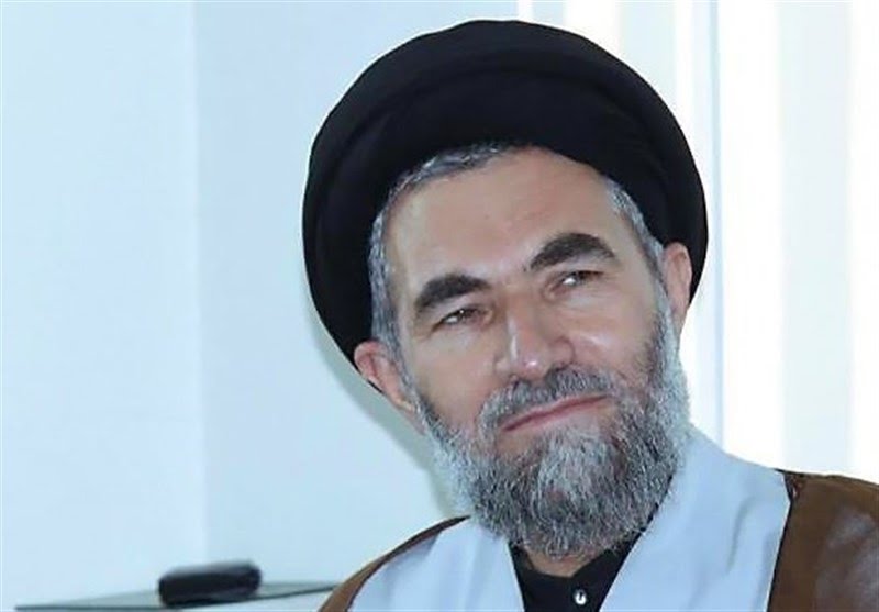 امام جمعه سادهزیست بروجرد در صف نانوایی +عکس امام جمعه سادهزیست بروجرد در صف نانوایی +عکس