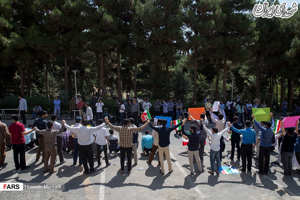 تجمع دانشجویان در اعتراض به بازرسیهای آژانس تجمع دانشجویان در اعتراض به بازرسیهای آژانس