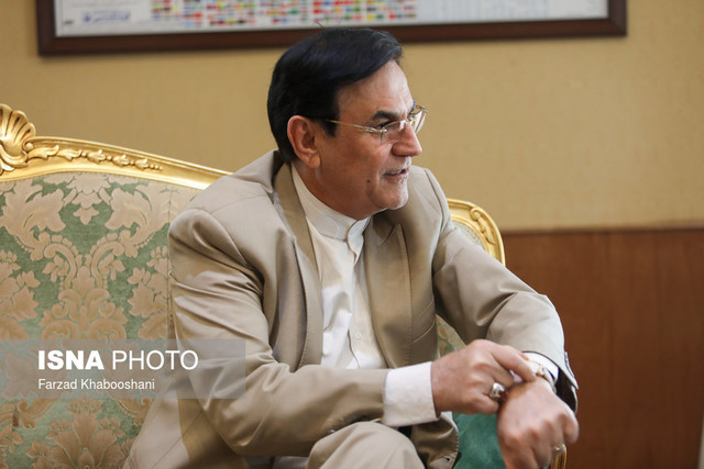 تایید حساسیت روحانی به گرما از زبان رئیس تشریفات او تایید حساسیت روحانی به گرما از زبان رئیس تشریفات او