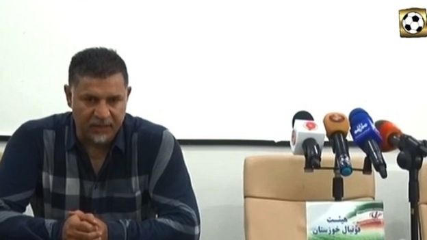 حرکت عجیب علی دایی در کنفرانس خبری + عکس حرکت عجیب علی دایی در کنفرانس خبری + عکس