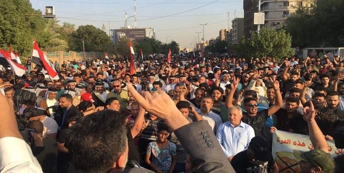 تظاهرات ضد آمریکایی مقابل سفارت آمریکا در بغداد