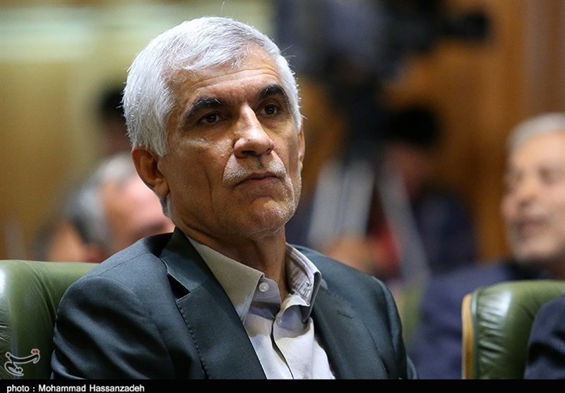 بی اطلاعی افشانی از افتتاح نمایشگاه عطر سیب