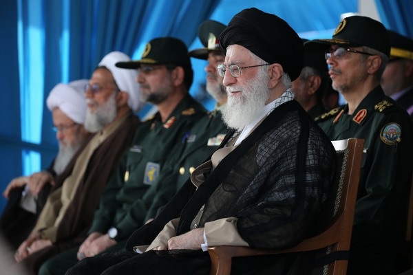 حضور فرمانده معظم کل قوا در دانشگاه علوم دریایی