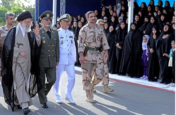 حضور فرمانده معظم کل قوا در دانشگاه علوم دریایی
