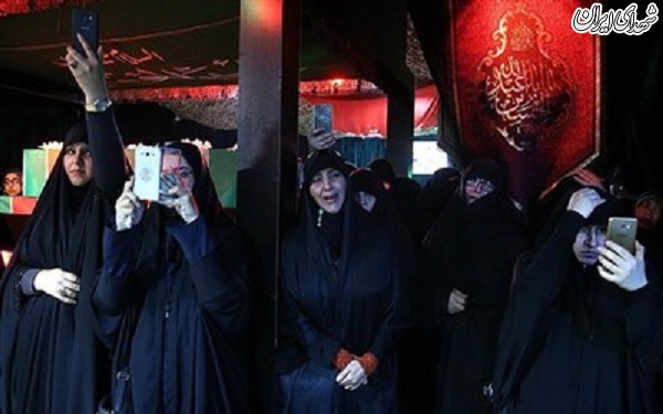 وداع با پیکر دو شهید مدافع حرم در معراج شهدا وداع با پیکر دو شهید مدافع حرم در معراج شهدا