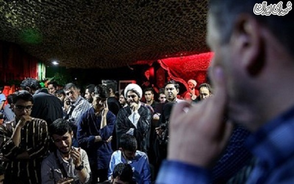 وداع با پیکر دو شهید مدافع حرم در معراج شهدا وداع با پیکر دو شهید مدافع حرم در معراج شهدا