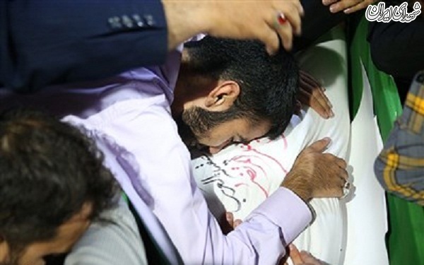 وداع با پیکر دو شهید مدافع حرم در معراج شهدا وداع با پیکر دو شهید مدافع حرم در معراج شهدا