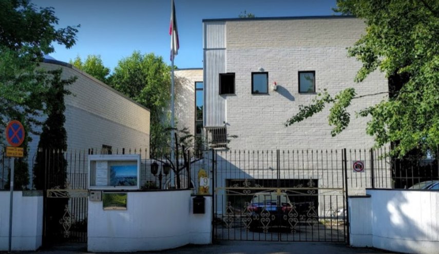 تعرض به سفارت ایران در فنلاند/ آتش زدن پرچم ایران تعرض به سفارت ایران در فنلاند/ آتش زدن پرچم ایران