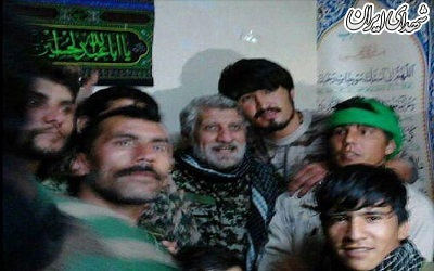 عکس یادگاری حاج صادق آهنگران و رزمندگان فاطمیون