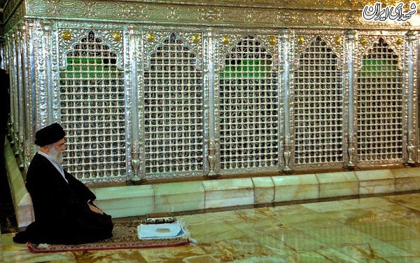 تصاویر منتشر نشده از رهبر معظم انقلاب اسلامی در حرم مطهر حضرت معصومه(سلام الله علیها)