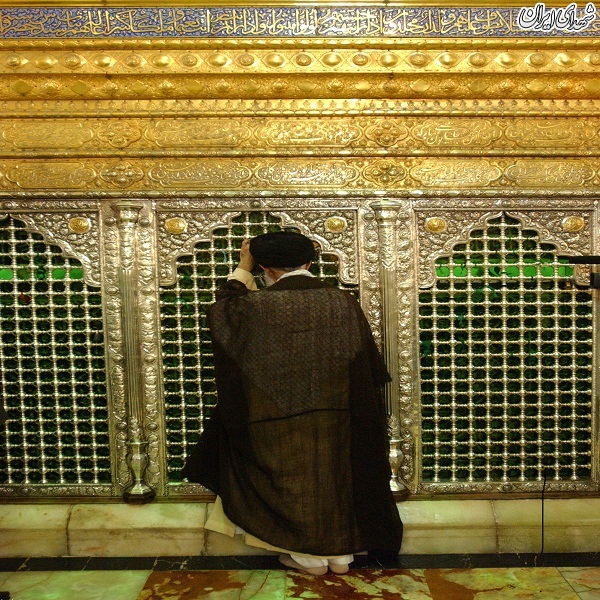 تصاویر منتشر نشده از رهبر معظم انقلاب اسلامی در حرم مطهر حضرت معصومه(سلام الله علیها)