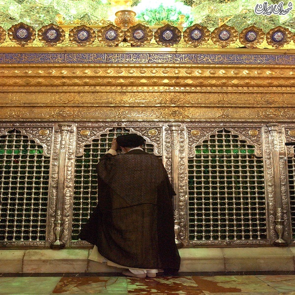 تصاویر منتشر نشده از رهبر معظم انقلاب اسلامی در حرم مطهر حضرت معصومه(سلام الله علیها)