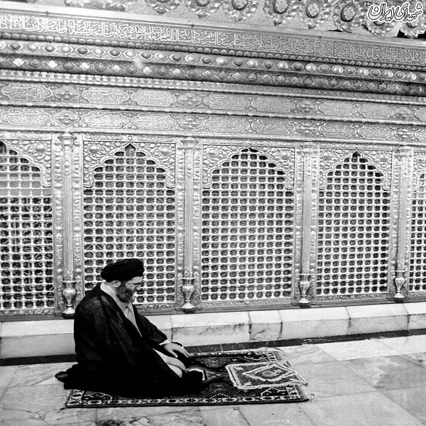 تصاویر منتشر نشده از رهبر معظم انقلاب اسلامی در حرم مطهر حضرت معصومه(سلام الله علیها)