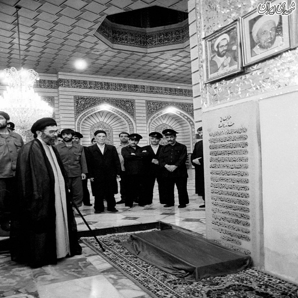 تصاویر منتشر نشده از رهبر معظم انقلاب اسلامی در حرم مطهر حضرت معصومه(سلام الله علیها)