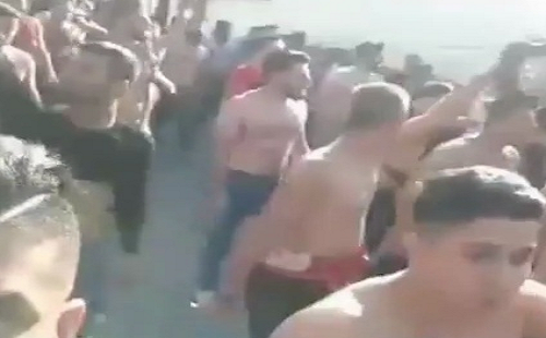 راهپیمایی افراد برهنه در خیابان بعد از پیروزی!/ عبور از مرزهای بیحیایی؛ عریانگری در فوتبال!+ عکس راهپیمایی افراد برهنه در خیابان بعد از پیروزی!/ عبور از مرزهای بیحیایی؛ عریانگری در فوتبال!+ عکس