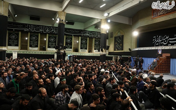 در شب هشتم محرم و با حضور رهبر معظم انقلاب؛مراسم عزاداری حسینی (ع) در حسینیه امام خمینی(ره) برگزار شد.