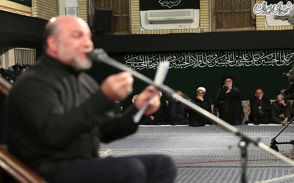 در شب هشتم محرم و با حضور رهبر معظم انقلاب؛مراسم عزاداری حسینی (ع) در حسینیه امام خمینی(ره) برگزار شد.