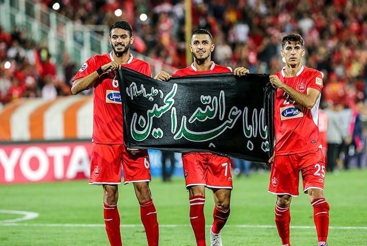 حس ناب صعود با پرچم منقش به نام امام حسین(ع)