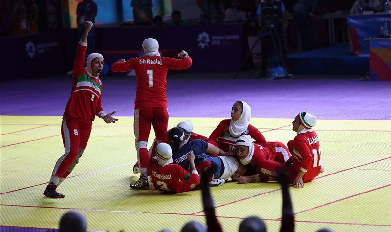 مدالم را به عموی شهید و رهبر عزیز تقدیم میکنم