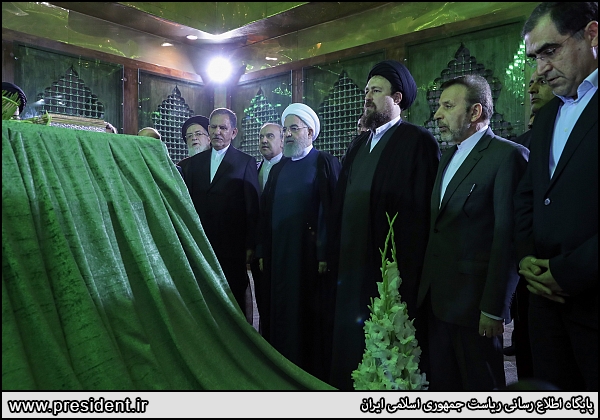 تجدید میثاق اعضای هیات دولت با آرمان های امام (ره) تجدید میثاق اعضای هیات دولت با آرمان های امام (ره)