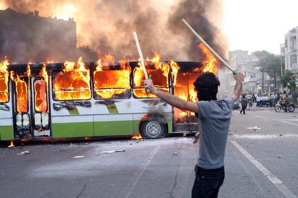 آیا در فتنه 88 خوراک تبلیغاتی برای دشمنان ایجاد نشد؟/آن موقع کجا بودید که ژست انقلابی بگیرید؟! آیا در فتنه 88 خوراک تبلیغاتی برای دشمنان ایجاد نشد؟/آن موقع کجا بودید که ژست انقلابی بگیرید؟!