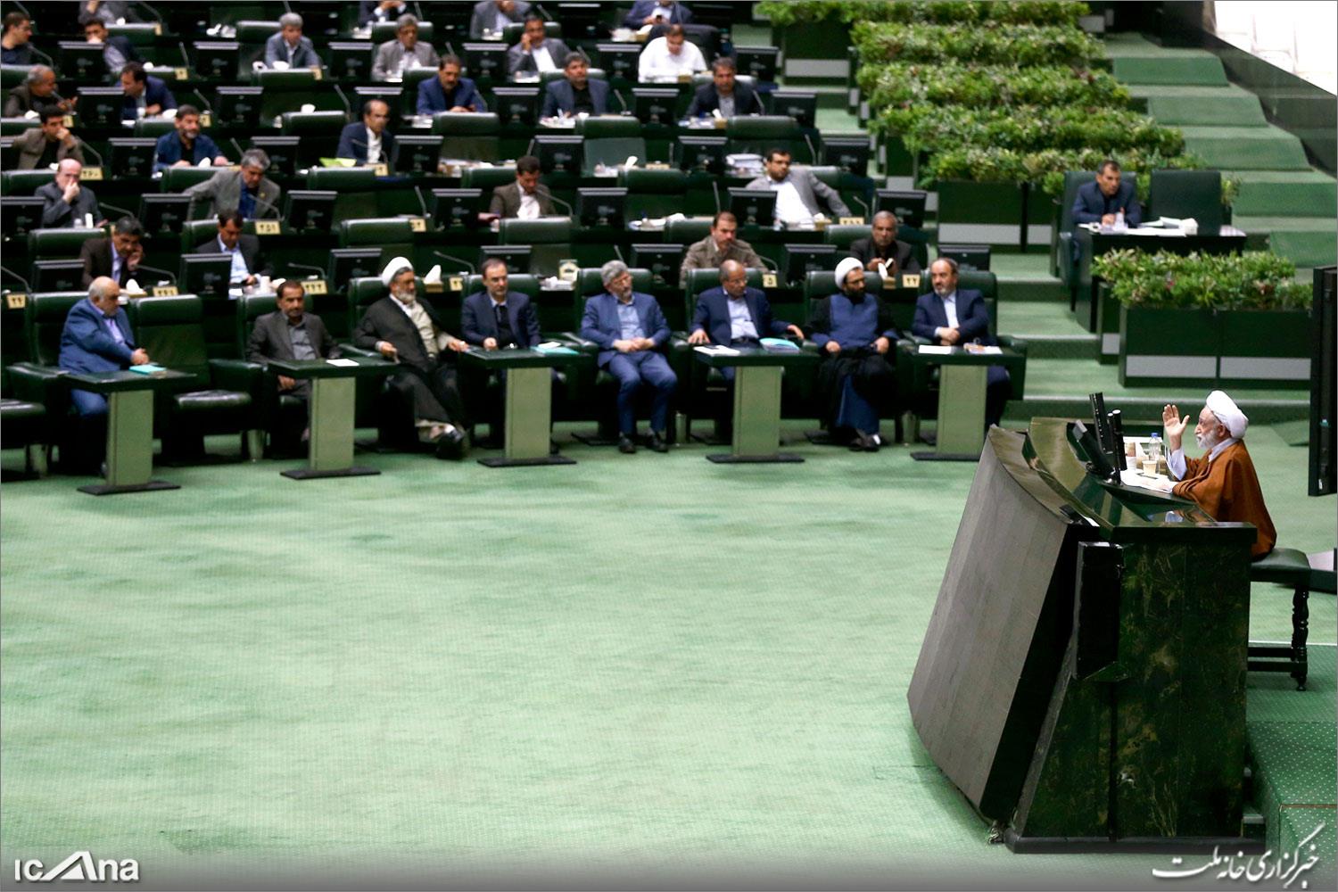استادی:آقایان مسئول مراقب رفتار و گفتار خود باشید استادی:آقایان مسئول مراقب رفتار و گفتار خود باشید