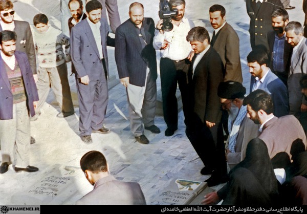 سوال رهبر انقلاب از شهید علم الهدی:شما از سلاح و تجهیزات چه دارید که این گونه...؟ سوال رهبر انقلاب از شهید علم الهدی:شما از سلاح و تجهیزات چه دارید که این گونه...؟