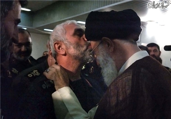 بوسه شهید همدانی بر پیشانی رهبر انقلاب + عکس