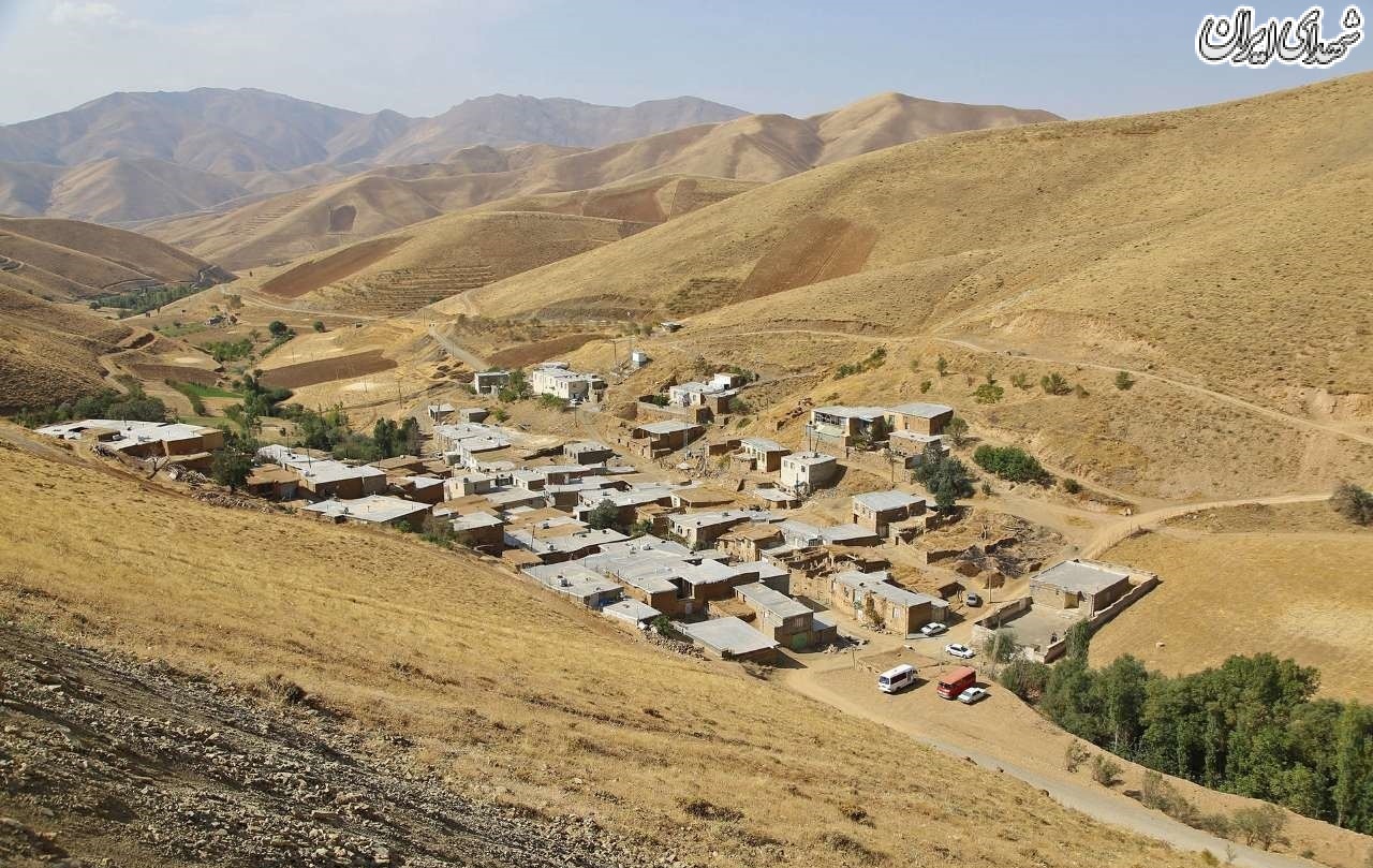 تصاویر تلخ از خانواده دختربچه‌ای که زیر دیوار مدرسه جان باخت