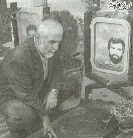 فاتحه خوانی شهید همدانی برای شهید شهبازی + عکس