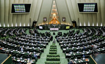 خاکریز دشمن در خانه ملت!/نمک می خورند و نمکدان می شکنند! خاکریز دشمن در خانه ملت!/نمک می خورند و نمکدان می شکنند!