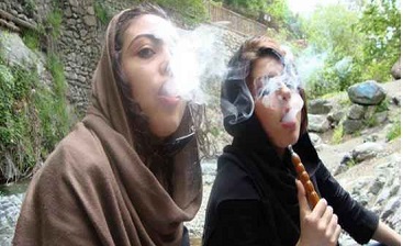 دشمنان مشغول زدن ریشه های انقلاب!/مردم در گیر و دار قیمت ها!/ دولتی ها در به در در میزهای مذاکره! دشمنان مشغول زدن ریشه های انقلاب!/مردم در گیر و دار قیمت ها!/ دولتی ها در به در در میزهای مذاکره!