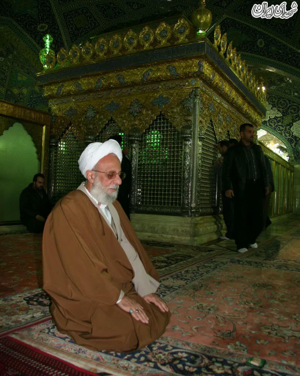 علامه مصباح یزدی در حرم حضرت رقیه (س) + عکس