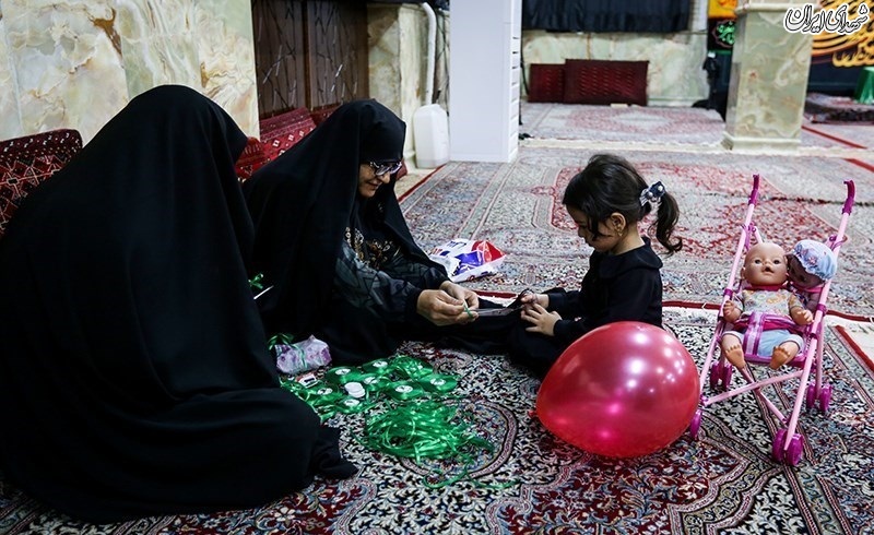 آماده سازی رزق زائران اربعین به دست خانواده شهدای مدافع حرم آماده سازی رزق زائران اربعین به دست خانواده شهدای مدافع حرم