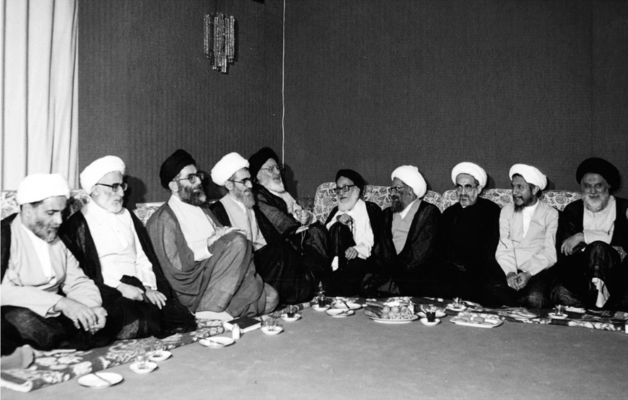 تصویری از روزهای ابتدایی رهبری آیت الله خامنه ای
