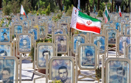 وقتی گلستان شهدا پاتوق فاسد الاخلاق ها می شود! وقتی گلستان شهدا پاتوق فاسد الاخلاق ها می شود!
