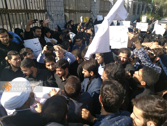تجمع دانشجویان در مقابل مجلس در اعتراض به تصویب FATF + تصاویر تجمع دانشجویان در مقابل مجلس در اعتراض به تصویب FATF + تصاویر
