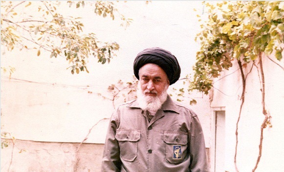 ماجرای بوسیدن دست یک ارتشی توسط آیت الله مدنی ماجرای بوسیدن دست یک ارتشی توسط آیت الله مدنی