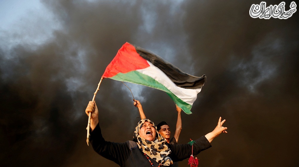 زنان فلسطینی در خط مقدم مبارزه با نظامیان اسرائیلیزنان فلسطینی در ارائه الگوی افتخار در فداکاری در کنار مردان کوتاهی نکرده اند و در همه میادین مبارزه و عرصه‌های مقاومت در برابر رژیم صهیونیستی حضور دارند.