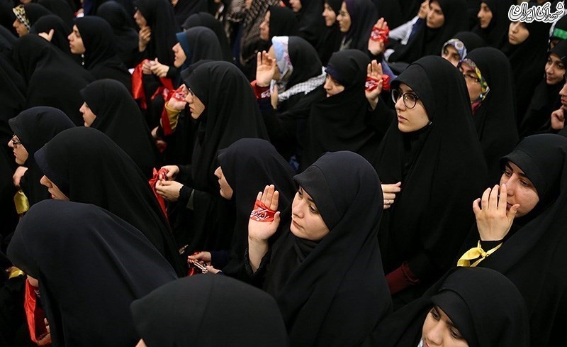 دیدار هزاران نفر از دانش‌آموزان و دانشجویان با رهبر معظم انقلاب۱۲ آبان ۱۳۹۷ - ۱۱:۴۵در آستانه سیزدهم آبان‌ماه روز ملی مبارزه با استکبار جهانی، هزاران نفر از دانش‌آموزان و دانشجویان صبح امروز (شنبه) با حضرت آیت‌الله خامنه‌ای رهبر معظم انقلاب اسلامی دیدار کردند.