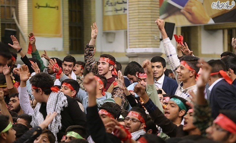دیدار هزاران نفر از دانش‌آموزان و دانشجویان با رهبر معظم انقلاب۱۲ آبان ۱۳۹۷ - ۱۱:۴۵در آستانه سیزدهم آبان‌ماه روز ملی مبارزه با استکبار جهانی، هزاران نفر از دانش‌آموزان و دانشجویان صبح امروز (شنبه) با حضرت آیت‌الله خامنه‌ای رهبر معظم انقلاب اسلامی دیدار کردند.