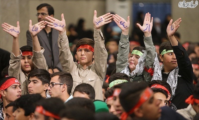 دیدار هزاران نفر از دانش‌آموزان و دانشجویان با رهبر معظم انقلاب۱۲ آبان ۱۳۹۷ - ۱۱:۴۵در آستانه سیزدهم آبان‌ماه روز ملی مبارزه با استکبار جهانی، هزاران نفر از دانش‌آموزان و دانشجویان صبح امروز (شنبه) با حضرت آیت‌الله خامنه‌ای رهبر معظم انقلاب اسلامی دیدار کردند.