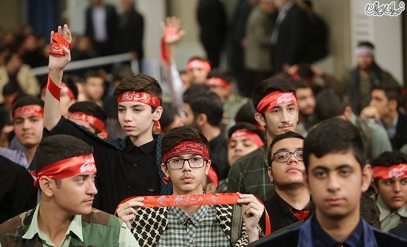 دیدار هزاران نفر از دانش‌آموزان و دانشجویان با رهبر معظم انقلاب۱۲ آبان ۱۳۹۷ - ۱۱:۴۵در آستانه سیزدهم آبان‌ماه روز ملی مبارزه با استکبار جهانی، هزاران نفر از دانش‌آموزان و دانشجویان صبح امروز (شنبه) با حضرت آیت‌الله خامنه‌ای رهبر معظم انقلاب اسلامی دیدار کردند.