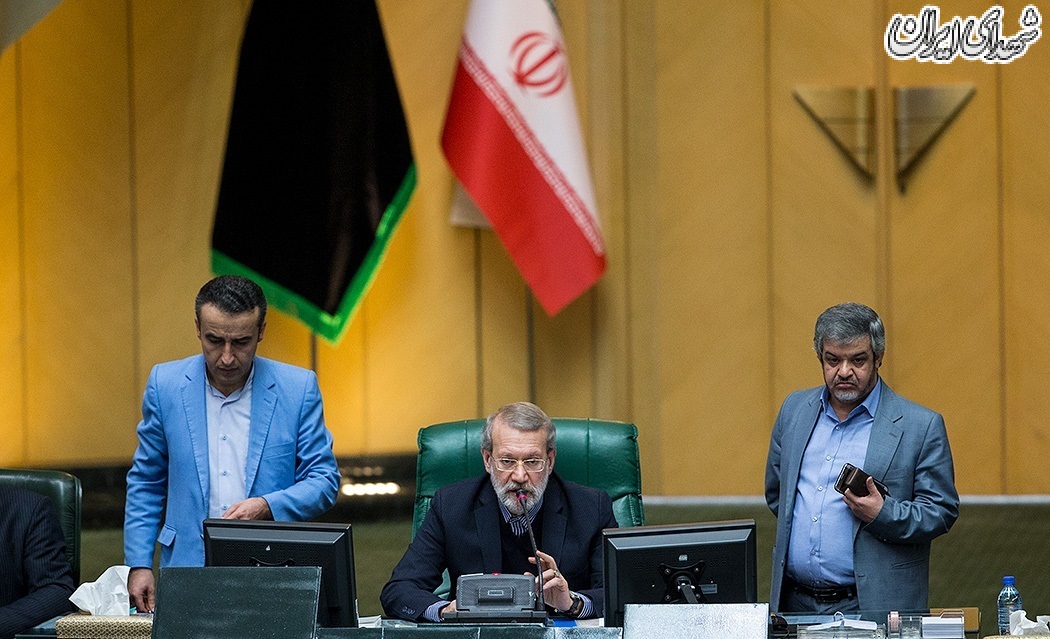 جلسه علنی مجلس/۱۳ آبان ۹۷ جلسه علنی مجلس شورای اسلامی، صبح امروز یکشنبه ۱۳ آبان ۱۳۹۷ به ریاست دکتر علی لاریجانی رئیس مجلس شورای اسلامی در خانه ملت برگزار شد. پس از سخنان رئیس مجلس، وکلای مردم با شعار و فریادهای «مرگ بر آمریکا» انزجار خود را از استکبار جهانی اعلام و همچنین ایجاد تحریم‌های جدید علیه ایران توسط دولت ایالات متحده آمریکا را محکوم کردند.
