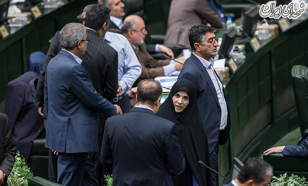 جلسه علنی مجلس/۱۳ آبان ۹۷ جلسه علنی مجلس شورای اسلامی، صبح امروز یکشنبه ۱۳ آبان ۱۳۹۷ به ریاست دکتر علی لاریجانی رئیس مجلس شورای اسلامی در خانه ملت برگزار شد. پس از سخنان رئیس مجلس، وکلای مردم با شعار و فریادهای «مرگ بر آمریکا» انزجار خود را از استکبار جهانی اعلام و همچنین ایجاد تحریم‌های جدید علیه ایران توسط دولت ایالات متحده آمریکا را محکوم کردند.